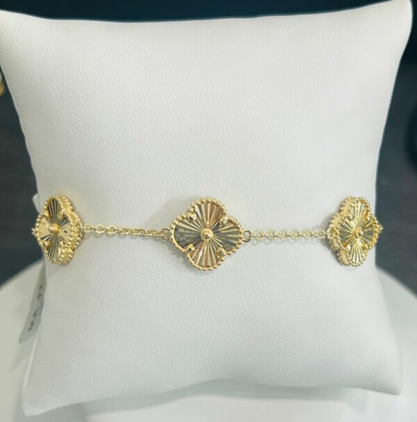 5 flowers bracelet  size 7 with extension 14K